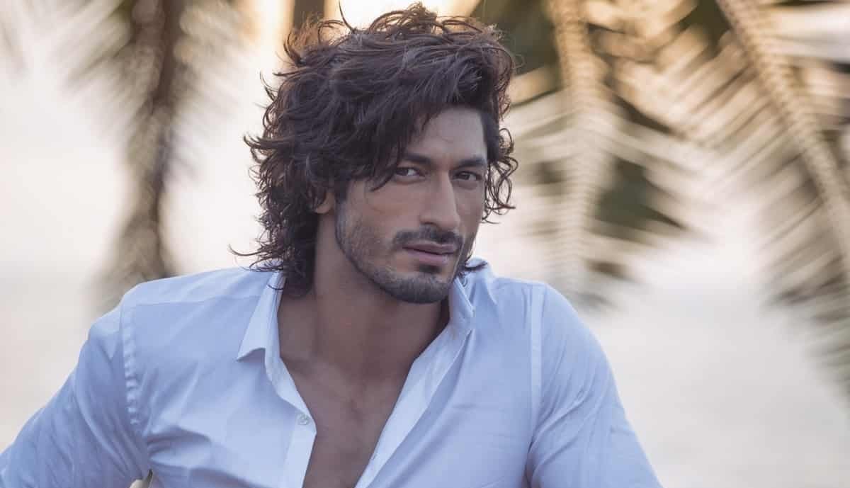 Vidyut Jammwal Takes Volcanic Mud Bath shared video and explain benefits of mitti ka jwalamukhi