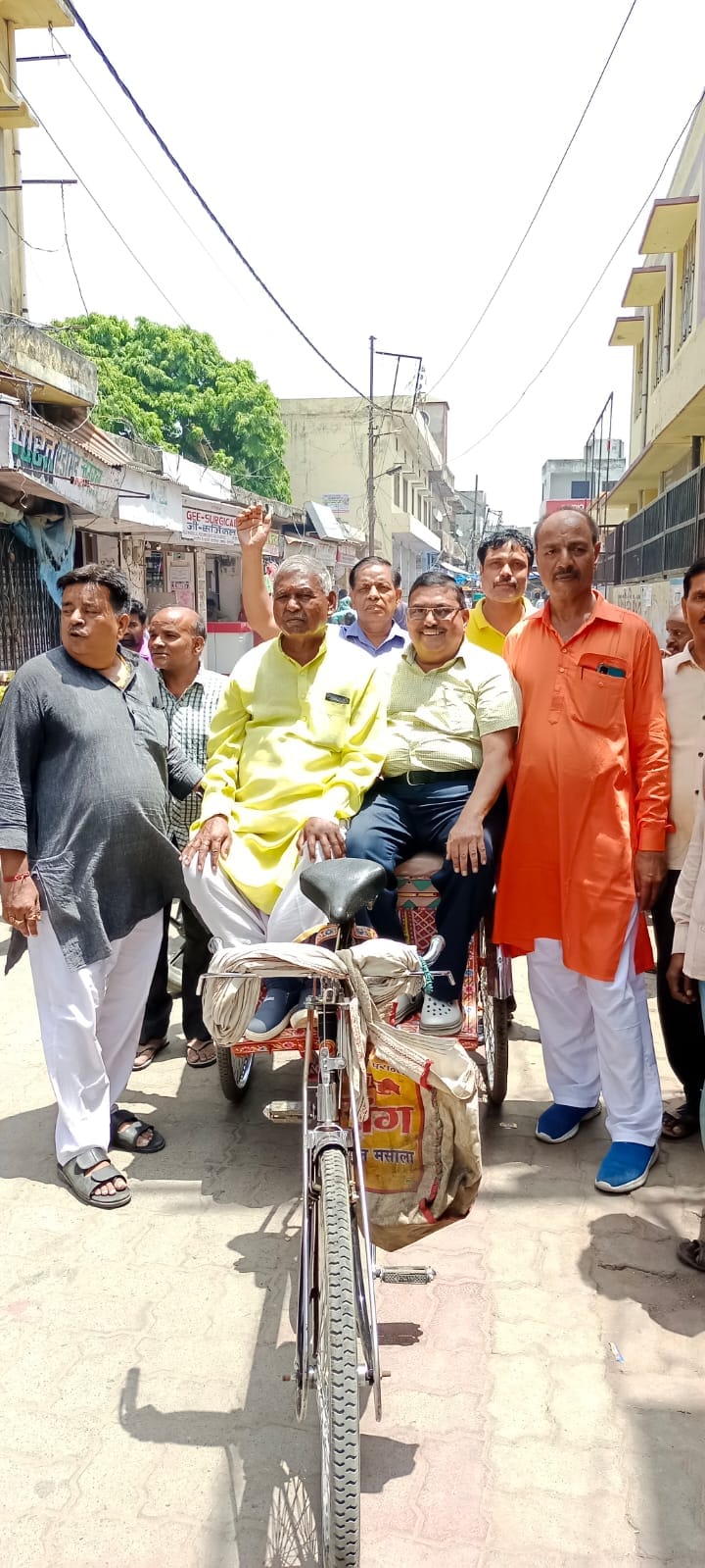 Traders closed today, sought cooperation from the public
