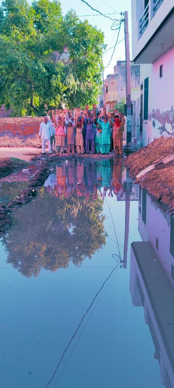 The drain is closed for two years, dirty water entering the houses