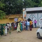 गुरमीत राम रहीम के बरनावा आश्रम में लगी कतार