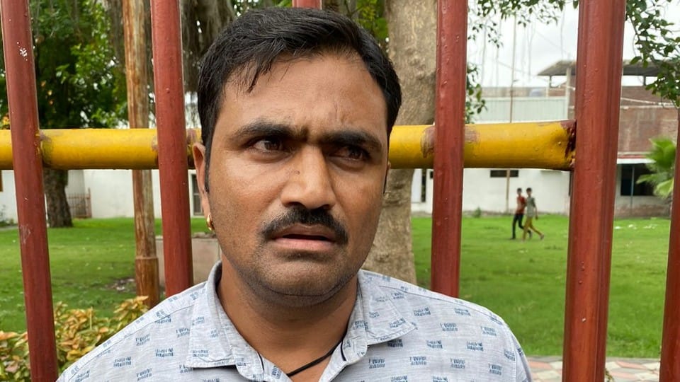 Ujjain News: In the name of prisoner of gambling, the head guard asked for bribe, Lokayukta arrested red handed