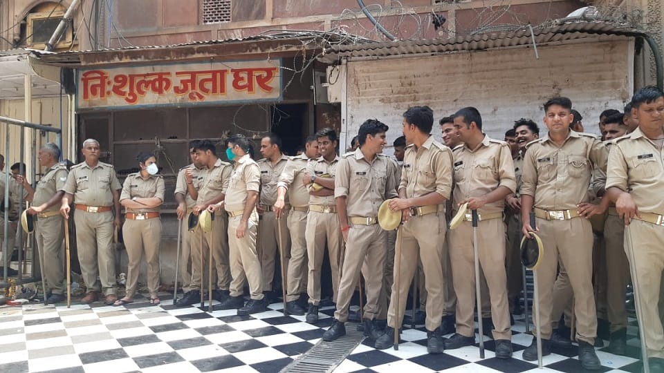 Rehearsal fleet reached Bihariji temple before the arrival of President Ram nath kovind in vrindavan