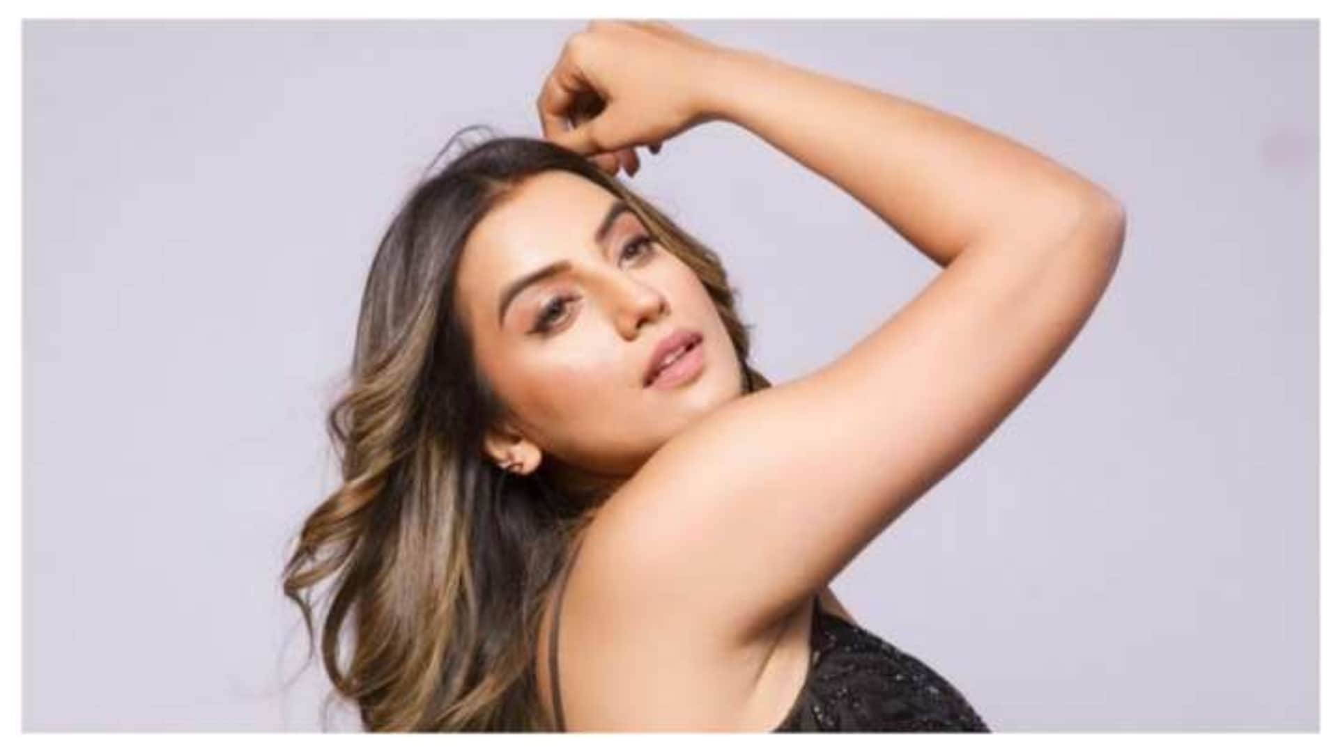 hojpuri monalisa to akshara singh these actresses gave intimate scene in films fans gone made seeing movies