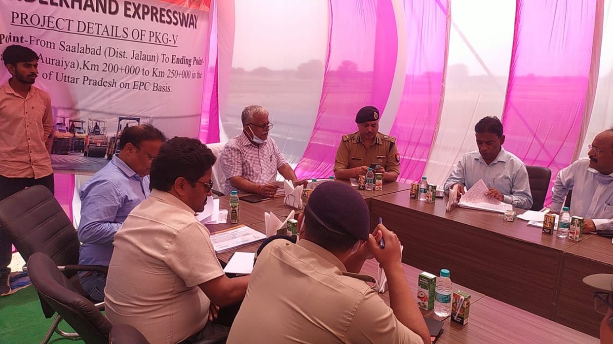Complete the unfinished work of Bundelkhand Expressway in 15 days