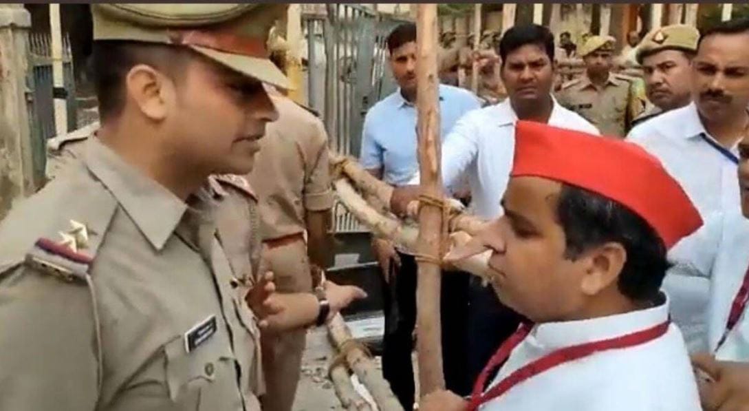 Lok Sabha By Election Result Azamgarh tough fight between Samajwadi party and BJP continues Dharmendra Yadav angry on police