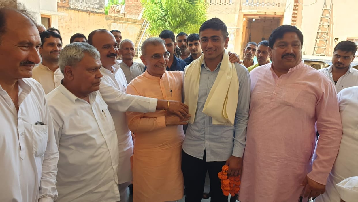 MP honored the players in Malakpur village