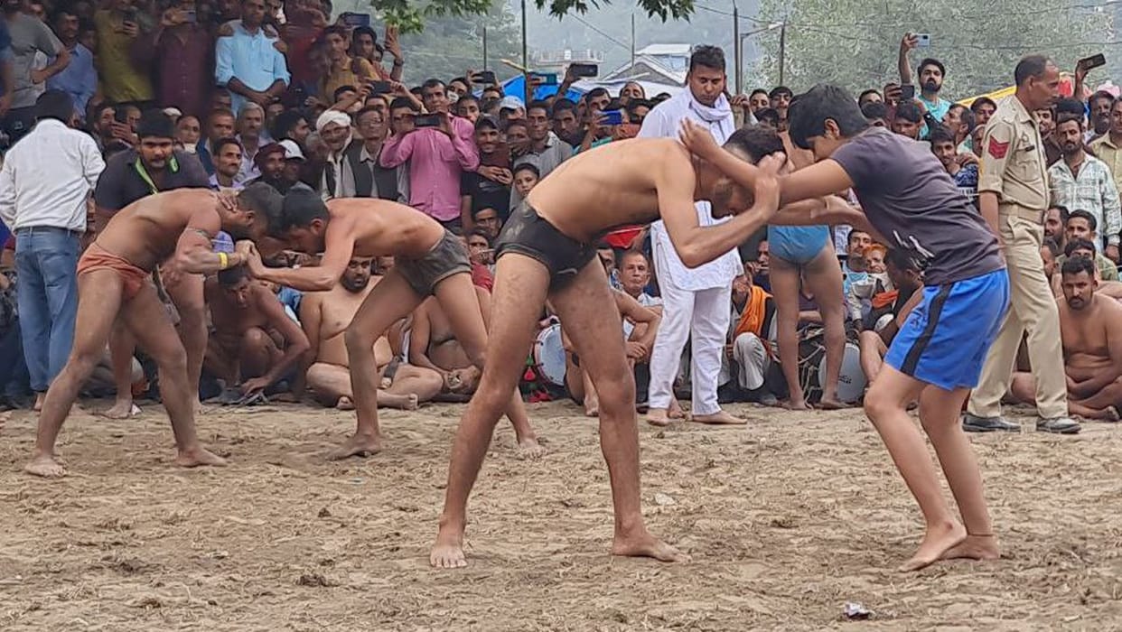 Women wrestlers clashed for the first time in Bani Chhinj fair