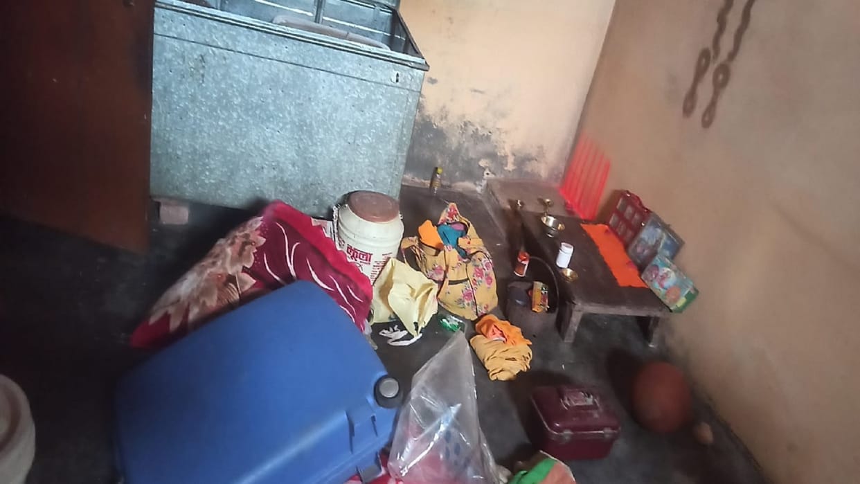 Theft in three houses in the same night in Kundauli village