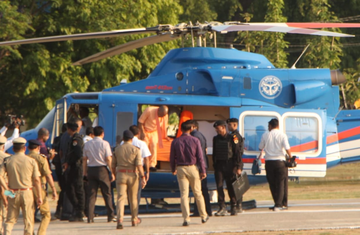 CM Yogi Adityanath's Chopper Makes Emergency Landing Due to Bird Hit in Varanasi Latest News in Hindi