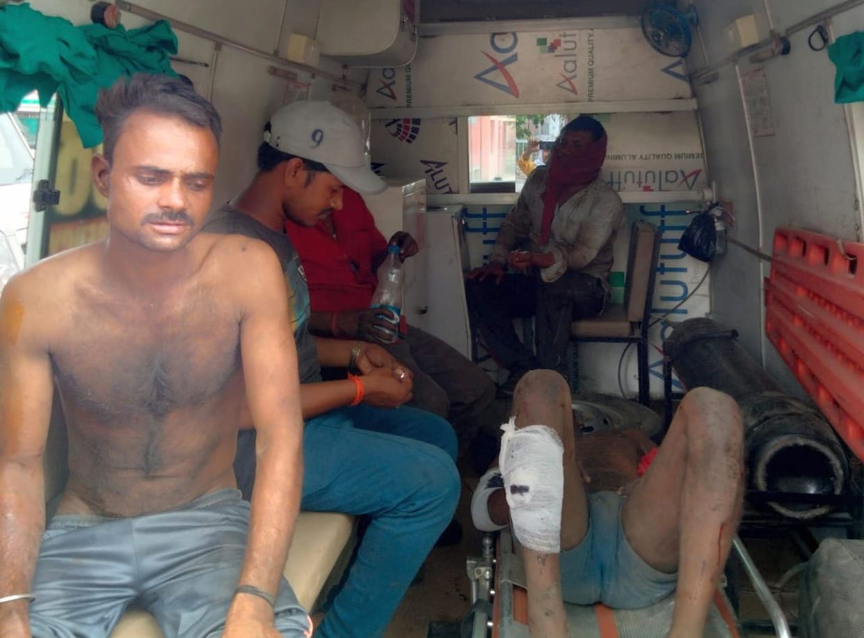 Oxygen cylinder explodes, four including two railway personnel injured