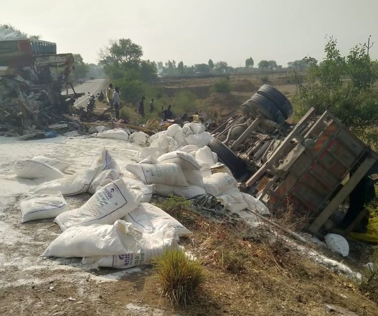 Two trucks collide, Khalasi dies