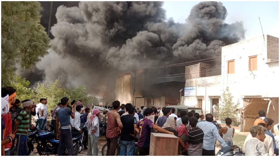 Fire in three factories in Churu Sardar Shahar