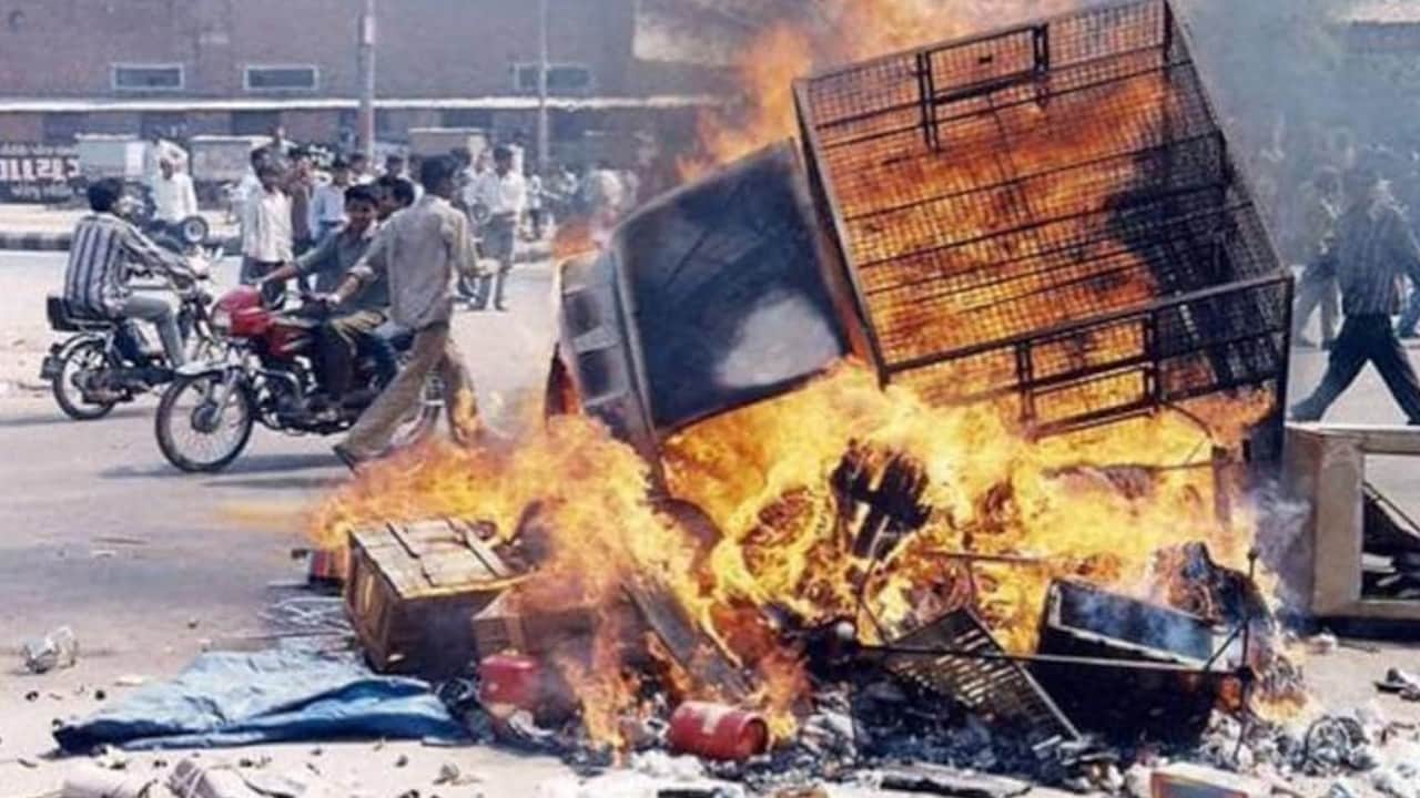 Who is Teesta Setalvad Know Her Allegations and Connection With Gujarat Riots All Details News in Hindi