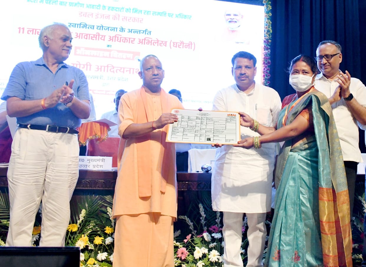 The CM gave home to the women and the faces blossomed