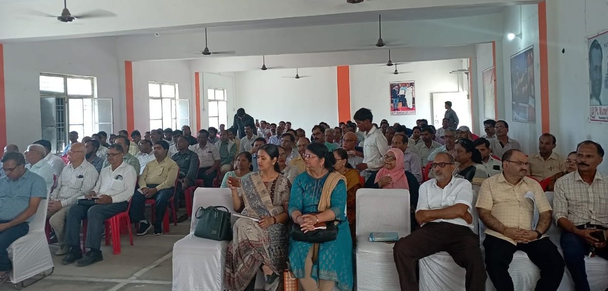 Give benefits of schemes to students - DM