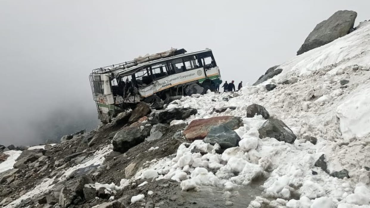 himachal news:  hrtc bus accident one killed seven injured avalanche in sach pass chamba