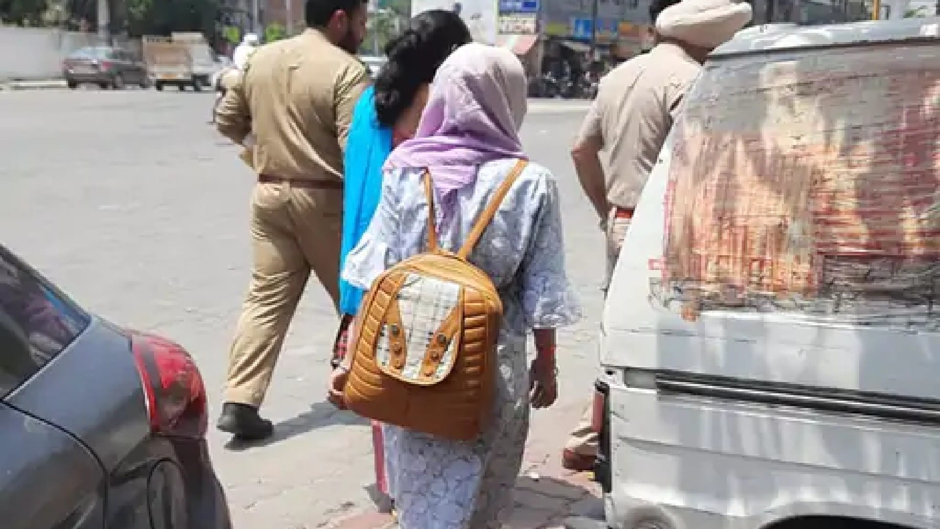 MP News: Private school teacher caught crossing border in love with Pakistani boy, passport and visa confiscated