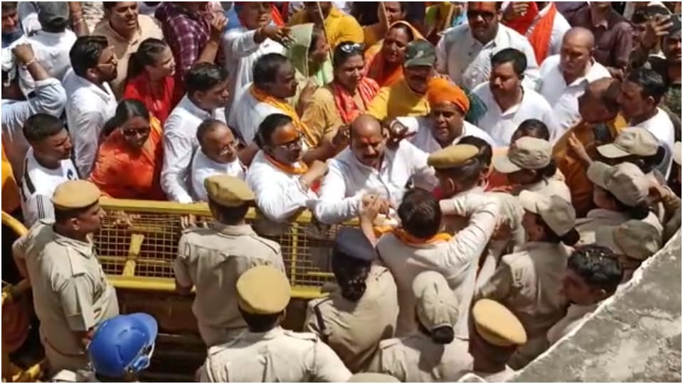 Sadhus and saints came out on road in protest against insult of gods and goddesses Ajmer Rajasthan
