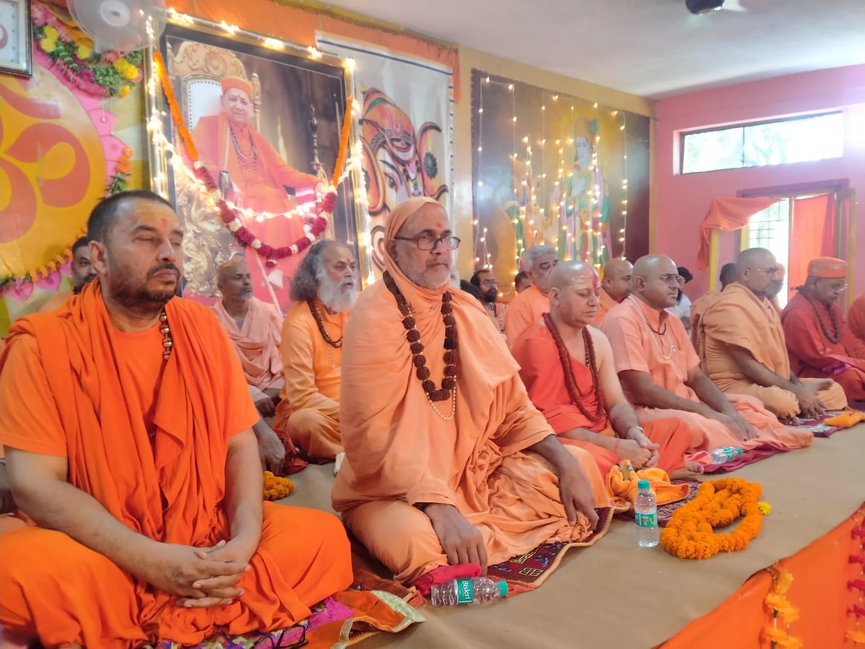 Swami Premanand became the successor of Shri Gobind Jeevan Ashram Parour