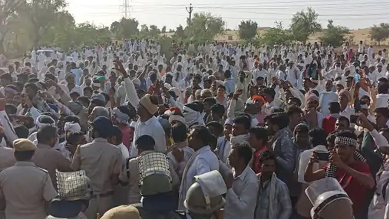 Farmers besieged Suratgarh thermal plant of SriGanganagar for irrigation water demand