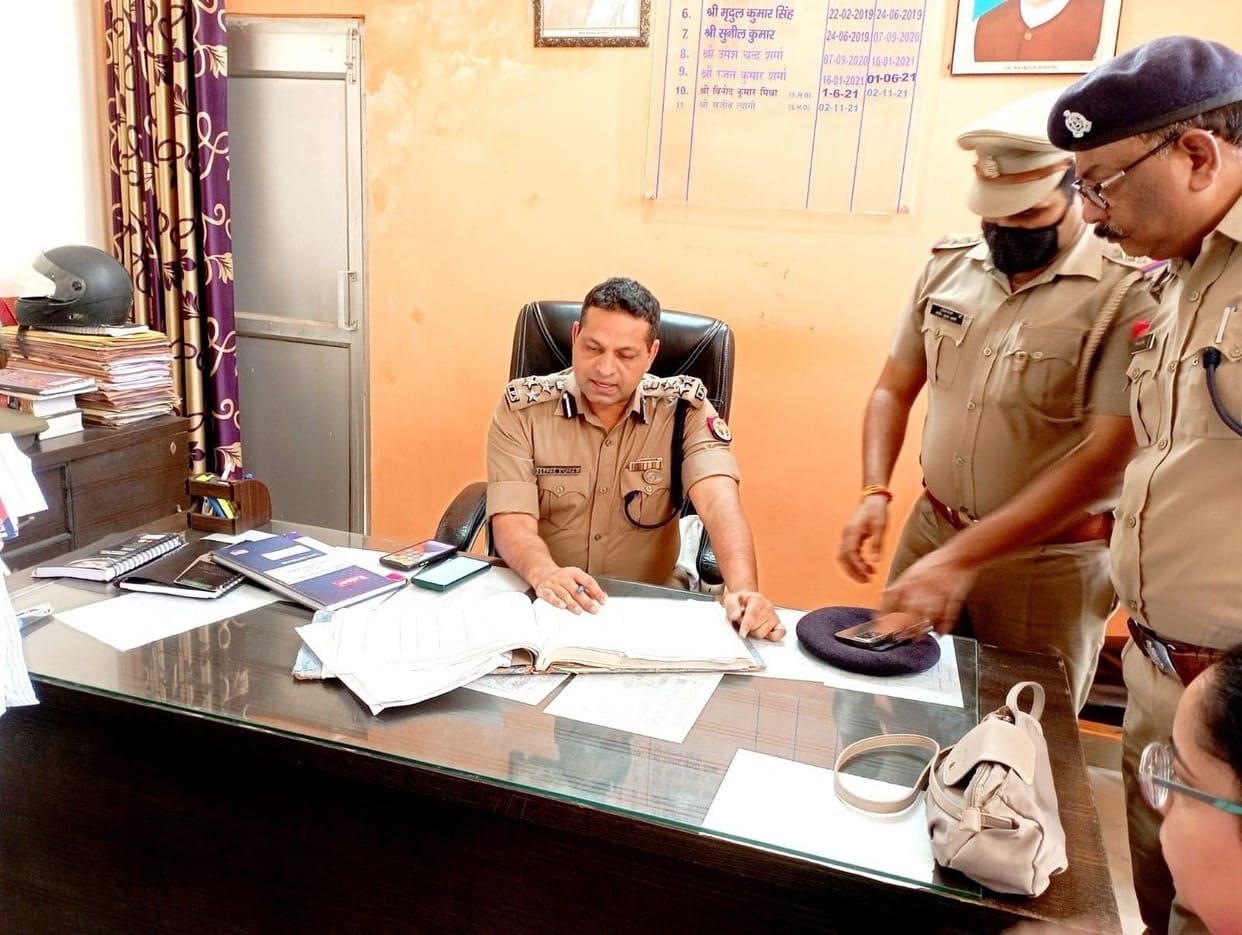 Aligarh: On the resolution day, the officers heard the problems