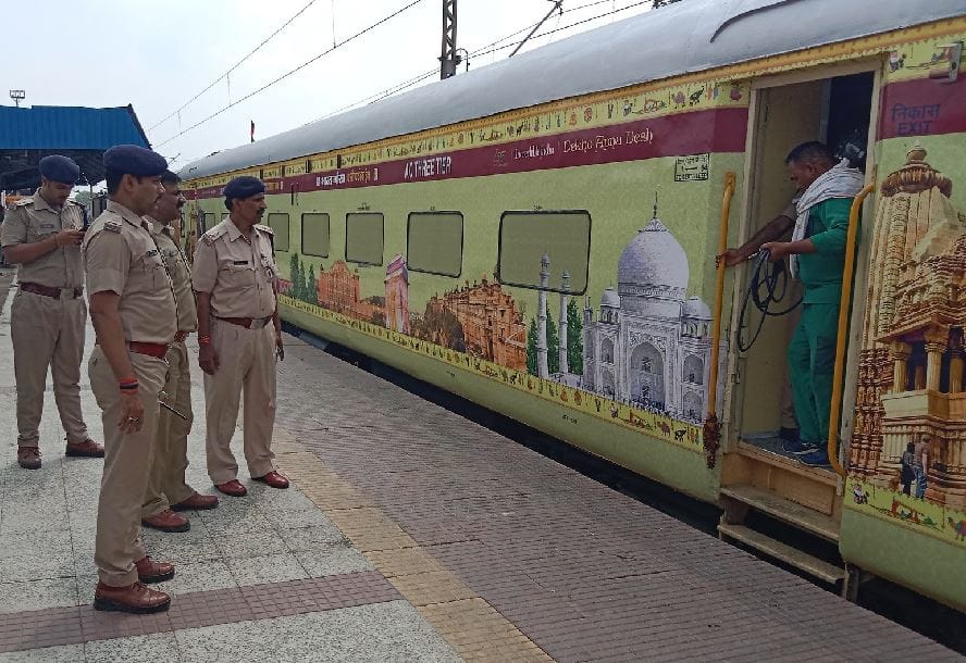 Country's first private tourist train Bharat Gaurav reaches PDDU Junction