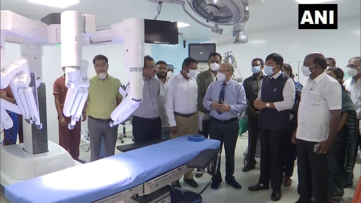 Tamilnadu Mansukh Mandaviya observed robotic surgery machinePiyush Goyal in exporters meeting