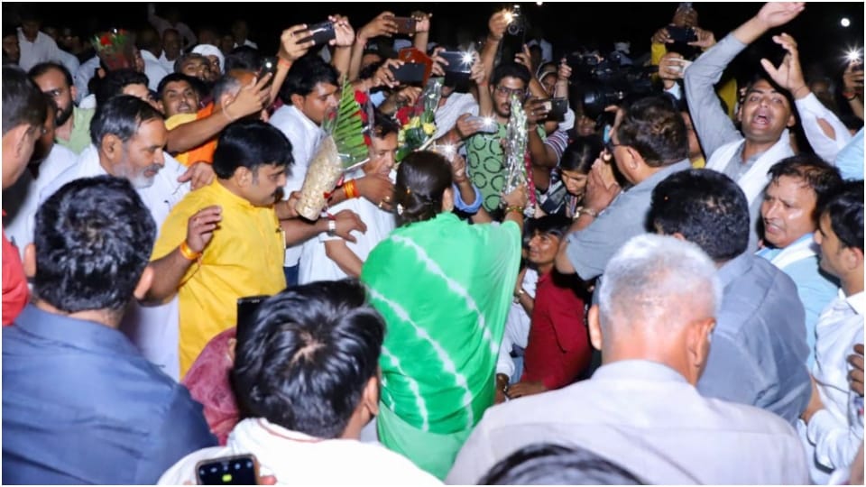Former Chief Minister Vasundhara Raje welcomed in Alwar