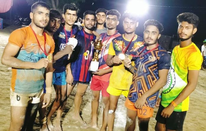 Baghpat team dominated in Kabaddi, won the trophy