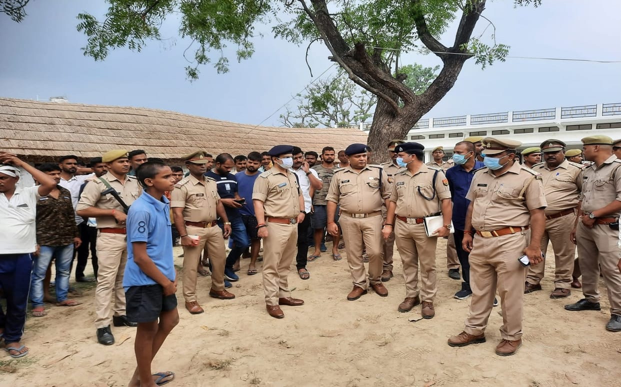 Murder in Ballia Son killed elderly father by slitting his throat with sharp weapon in land dispute