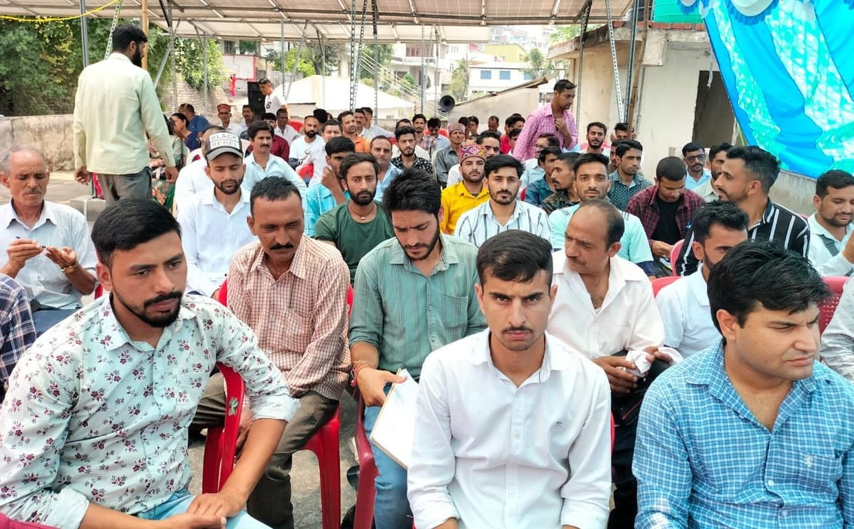 Pay discrepancies should be removed immediately: Kuldeep