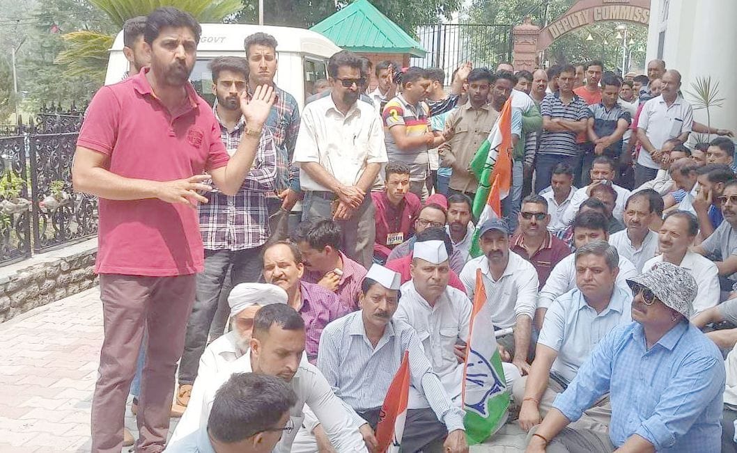 District Congress did Satyagraha in protest against Agniveer scheme