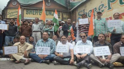 शिमला में कांग्रेस ने किया प्रदर्शन।