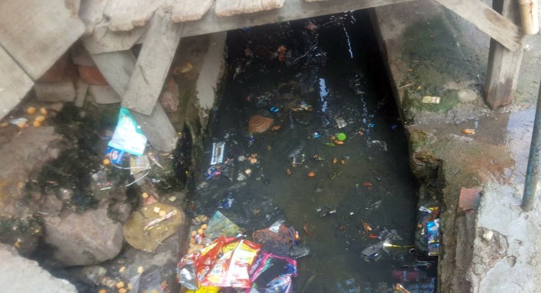 Fear of waterlogging due to non-cleaning of drain surface
