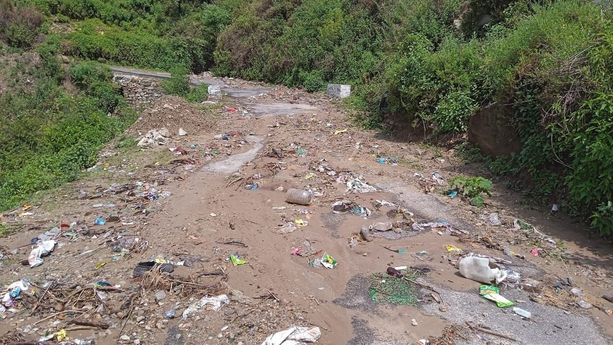 Debris came on Lasi-Sartoli road, movement of 30 villages stopped
