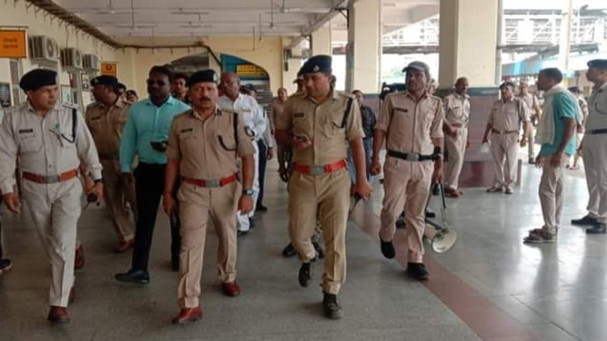 police receives a call informing presence of bomb in Gwalior Railway station