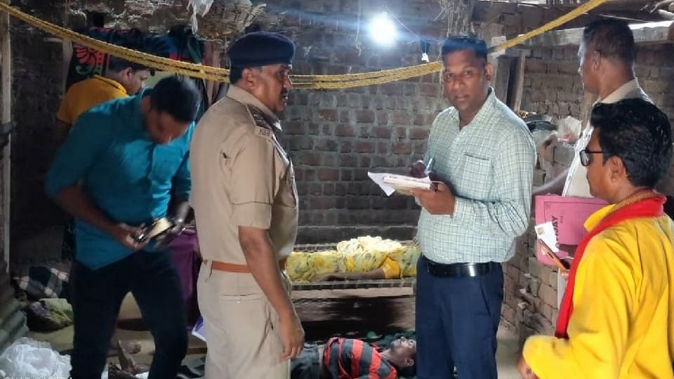 Khargone: Husband and wife found dead at home, fear of death due to drinking, had returned from Gujarat to cast their vote