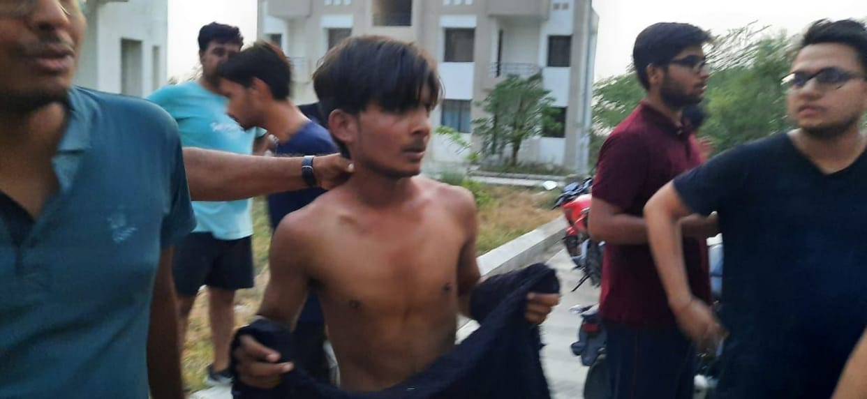 In the medical college, students beat up the martyrs