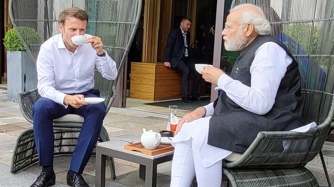 PM Modi was seen having tea with French President Macron and laughing with Joe Biden at G-7 summit PM Modi in G-7 Summit news in hindi