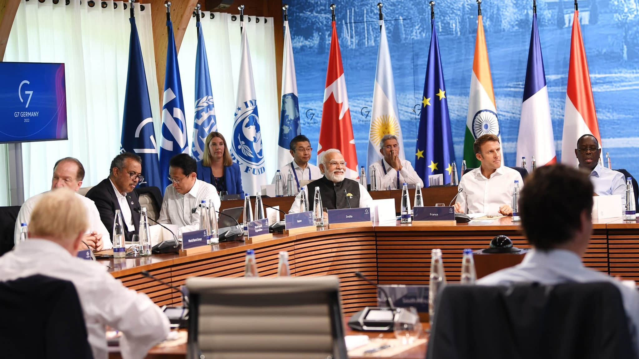 PM Modi was seen having tea with French President Macron and laughing with Joe Biden at G-7 summit PM Modi in G-7 Summit news in hindi