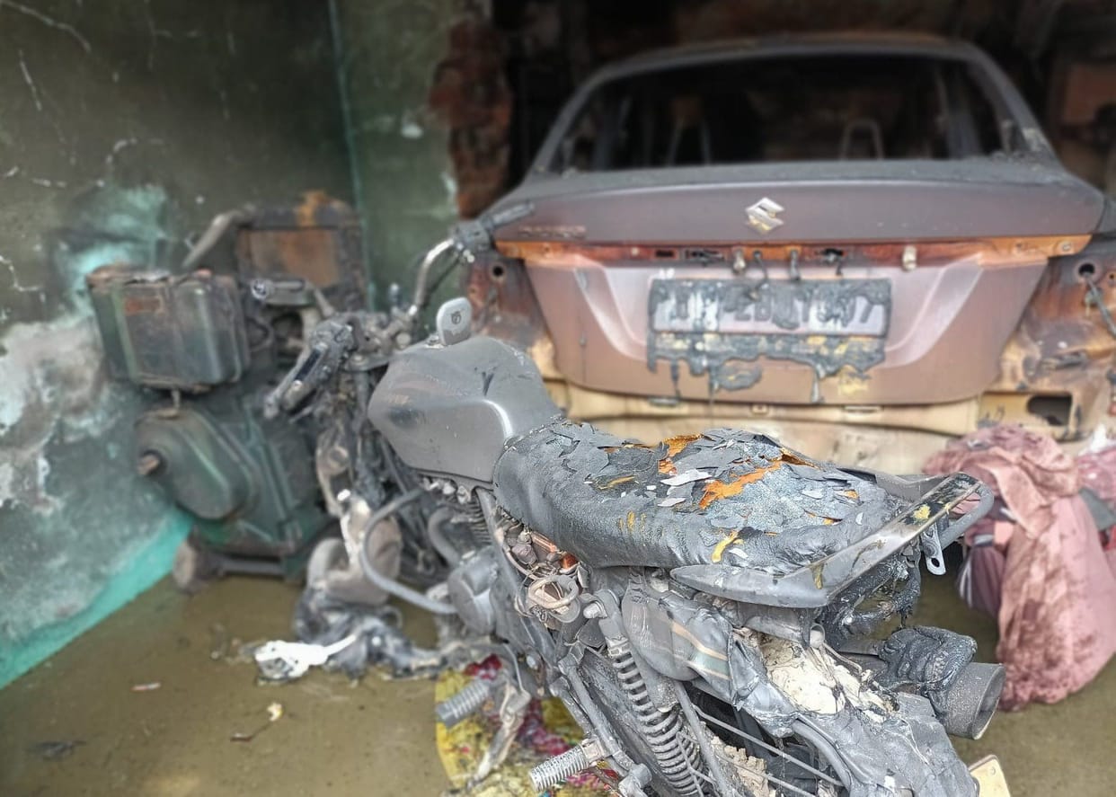 The miscreants took 28 thousand of the van driver