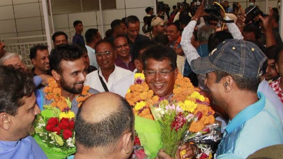 MP News: After creating history, the team of MP returned to Indore, received a warm welcome, worshiped after reaching Khajrana Ganesh temple, fireworks took place