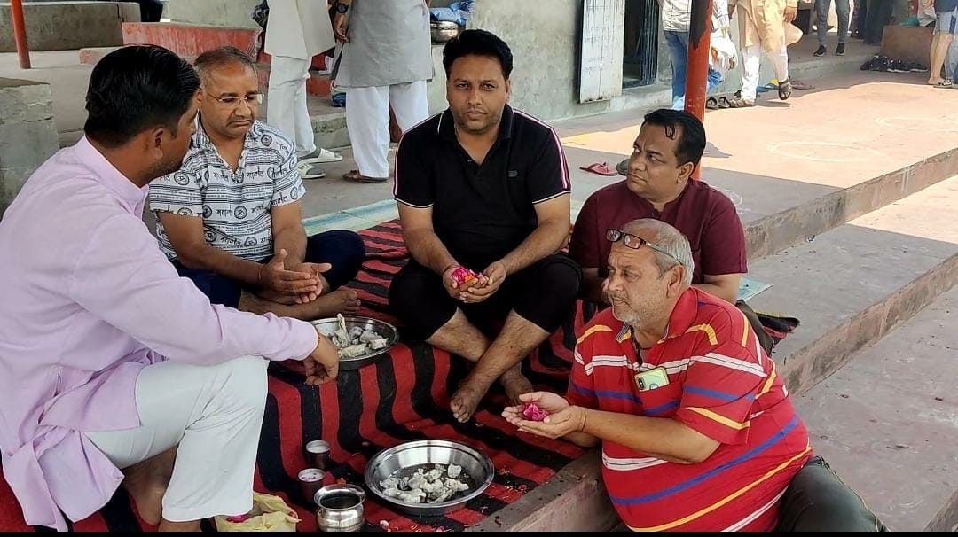 Narendra Bhutani launched a campaign for the last rites of unclaimed dead bodies, so far 2398 have been cremated