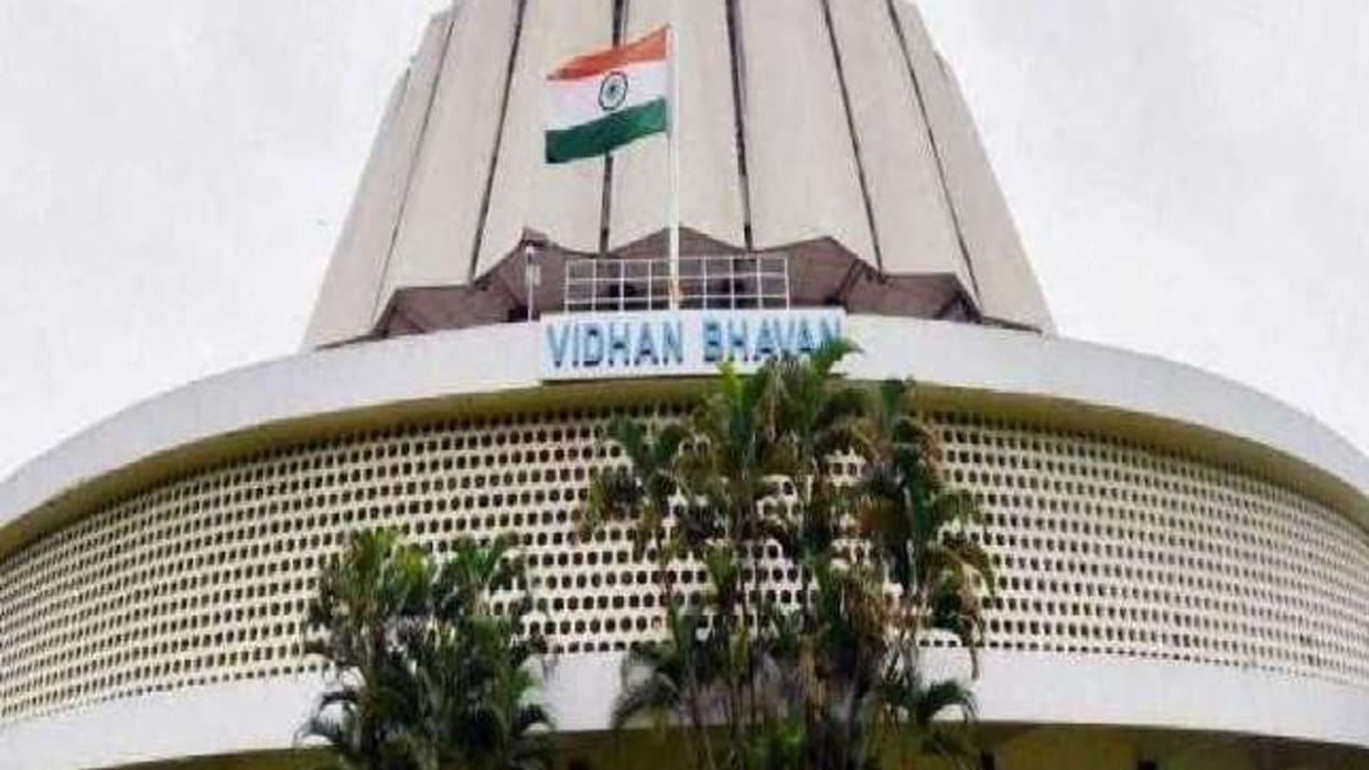 Mumbai: Man attempts self-immolation in front of Maharashtra Assembly, hospitalized