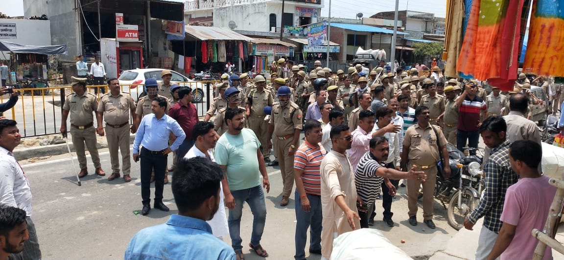 Officers came out to warn to remove illegal occupation