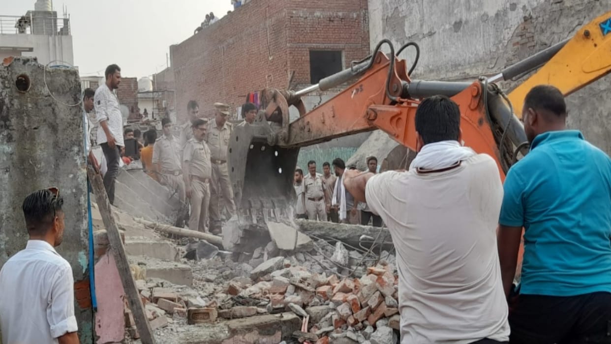Three houses collapsed in Lisarigate, Meerut, two people died including a woman see photos