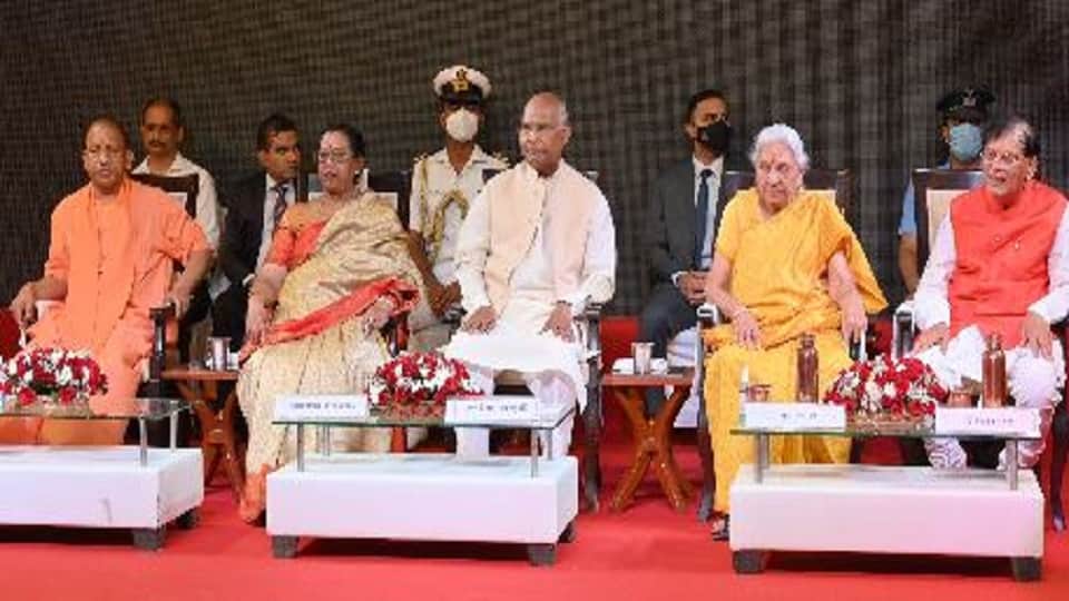 widow women Eyes became moist after meeting Ram Nath Kovind see emotional moments in pictures