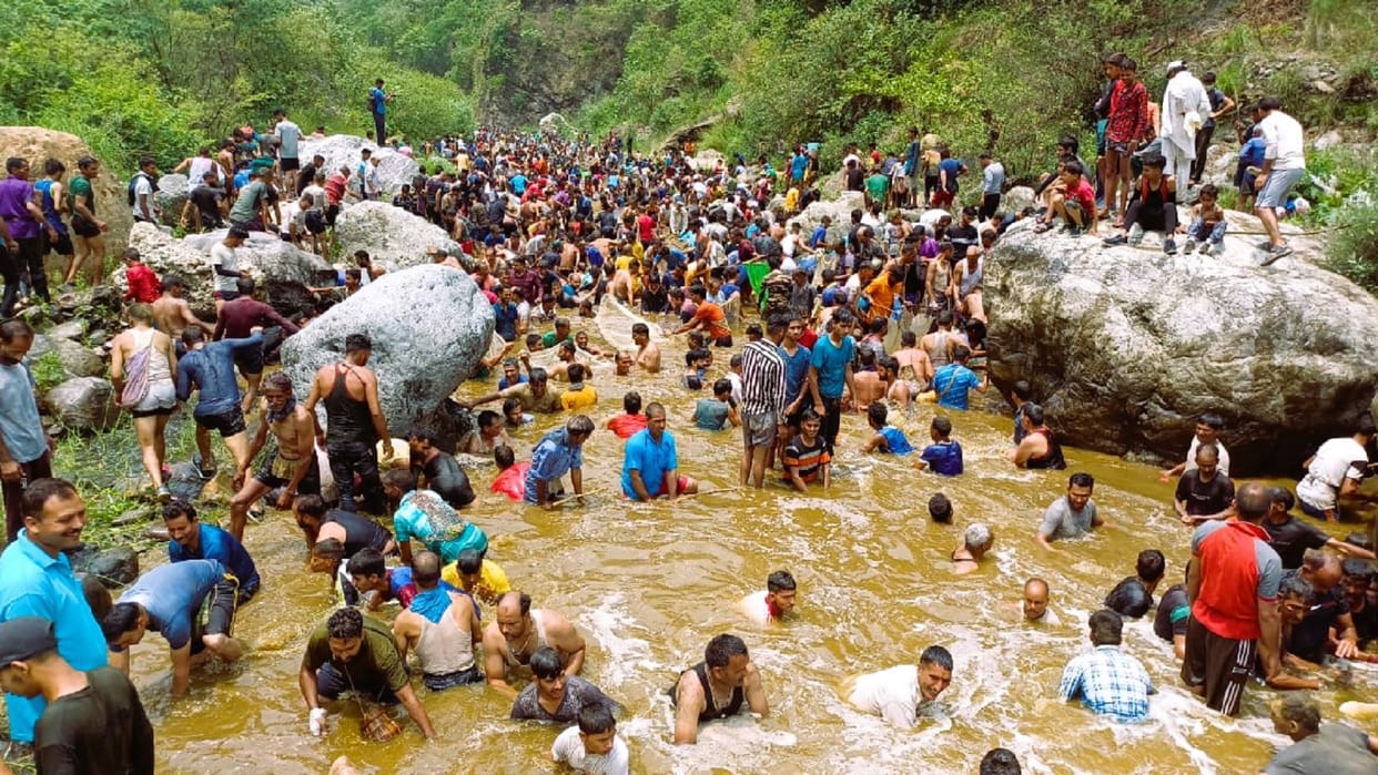 Maun Mela Mussoorie More than 20 thousand people jumped in river fishing