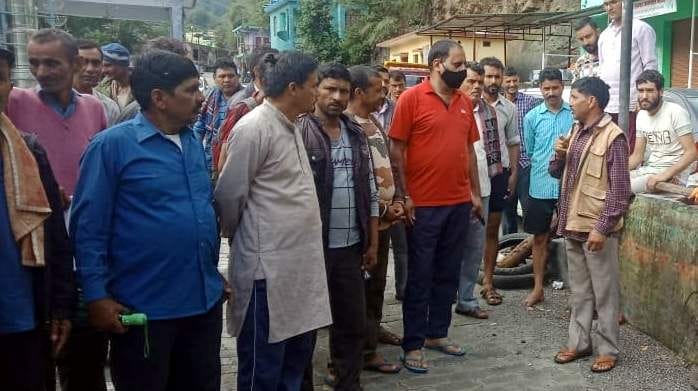 Villagers demonstrated by placing dead bodies on their shoulders