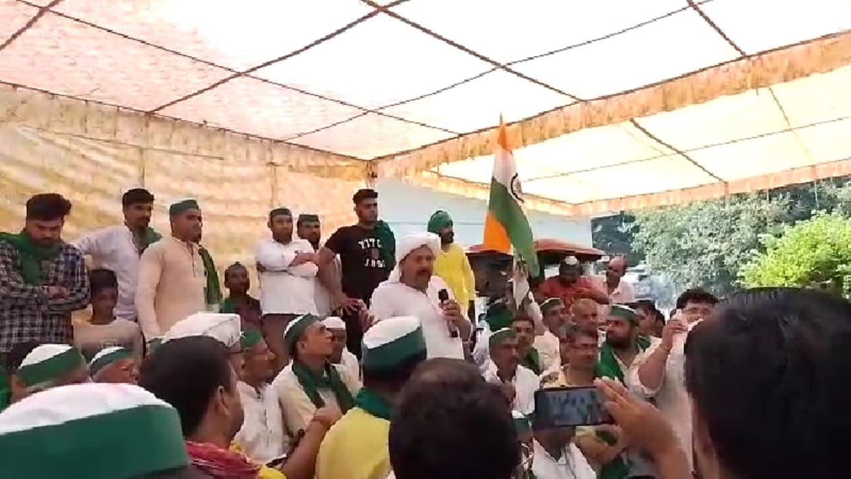 BKU President Naresh Tikait said that the country is on a pile of gunpowder in mahapanchayat in Meerut
